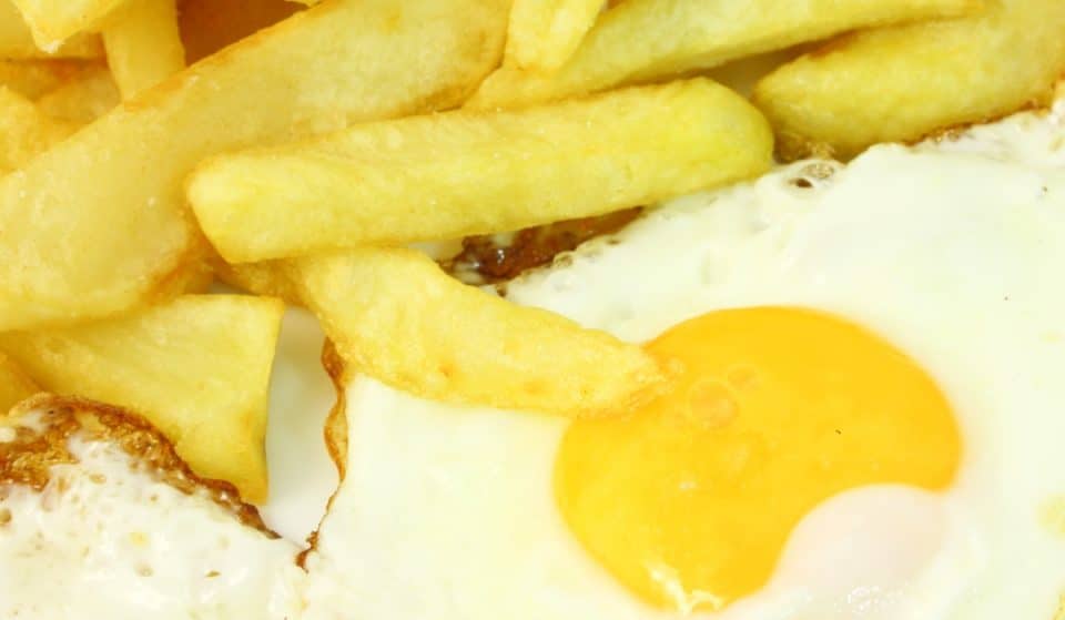 El Kiosko La Vespa recupera sus patatas fritas con huevo a 1 euro