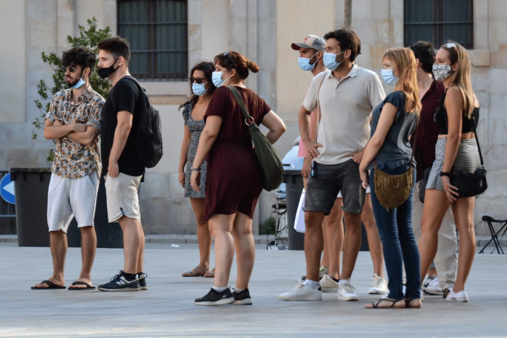 La mascarilla dejará de ser obligatoria en exteriores la semana que viene