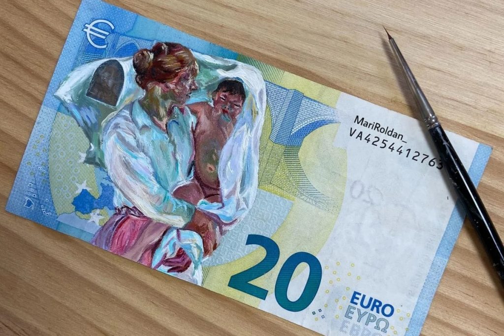 Una andaluza transforma billetes y monedas en obras de arte