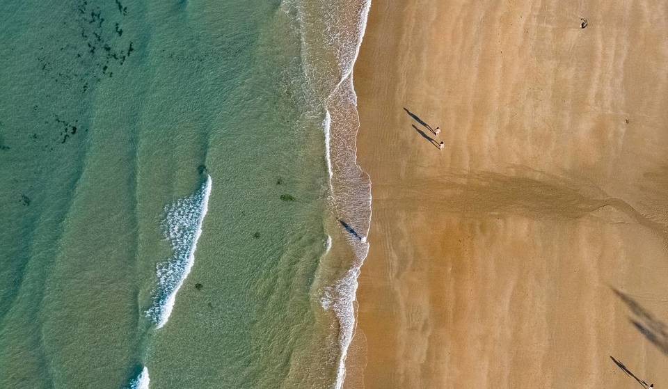 Drapeaux bleus d&rsquo;Andalousie 2026 : les 5 nouvelles plages paradisiaques qui viennent s&rsquo;ajouter à la liste d&rsquo;excellence côtière