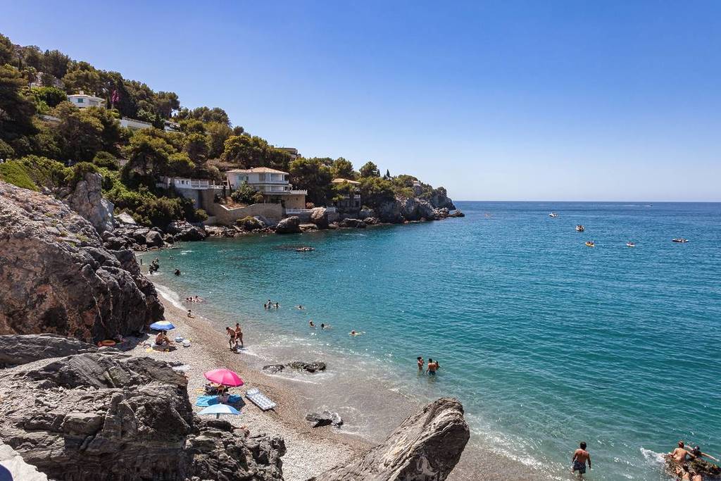 Les plus belles plages d'Andalousie : la plage de la Herradura à Grenade
