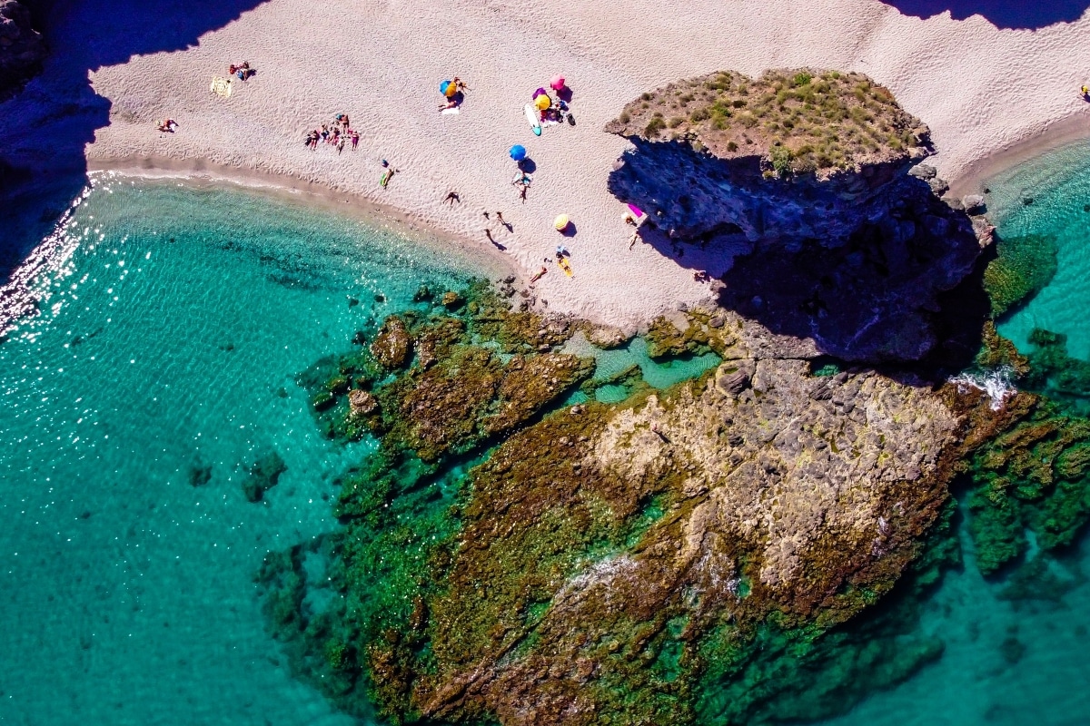 las-13-mejores-playas-de-andaluc-a-para-sos-de-agua-cristalina