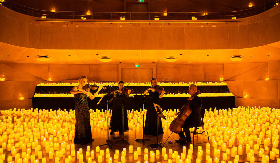 Qué tiene Candlelight en Sevilla que todos repiten: las razones del fenómeno musical a la luz de las velas y las opiniones de su público
