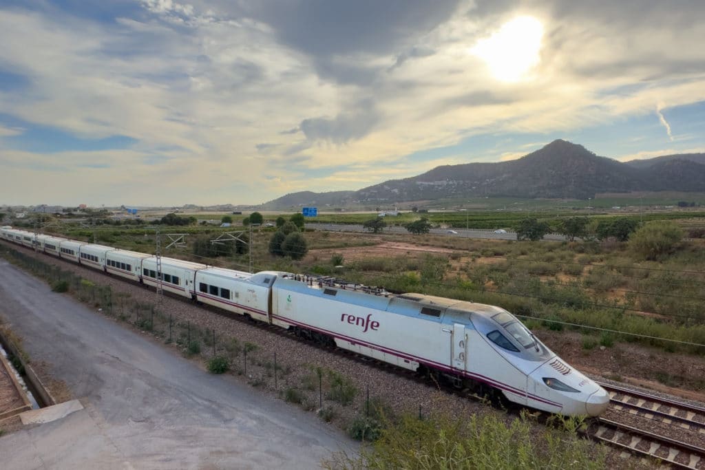 Billetes AVE entre Sevilla y Madrid a 19 euros: cómo y cuándo conseguirlos