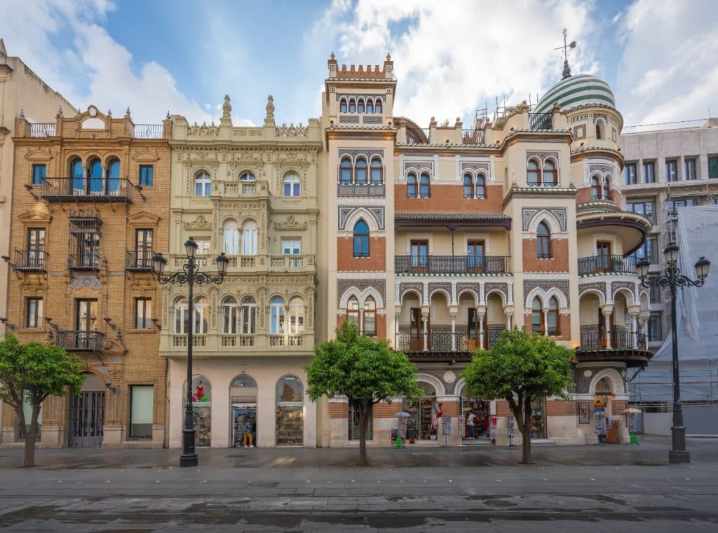 La Adriática edificios Avenida Constitución