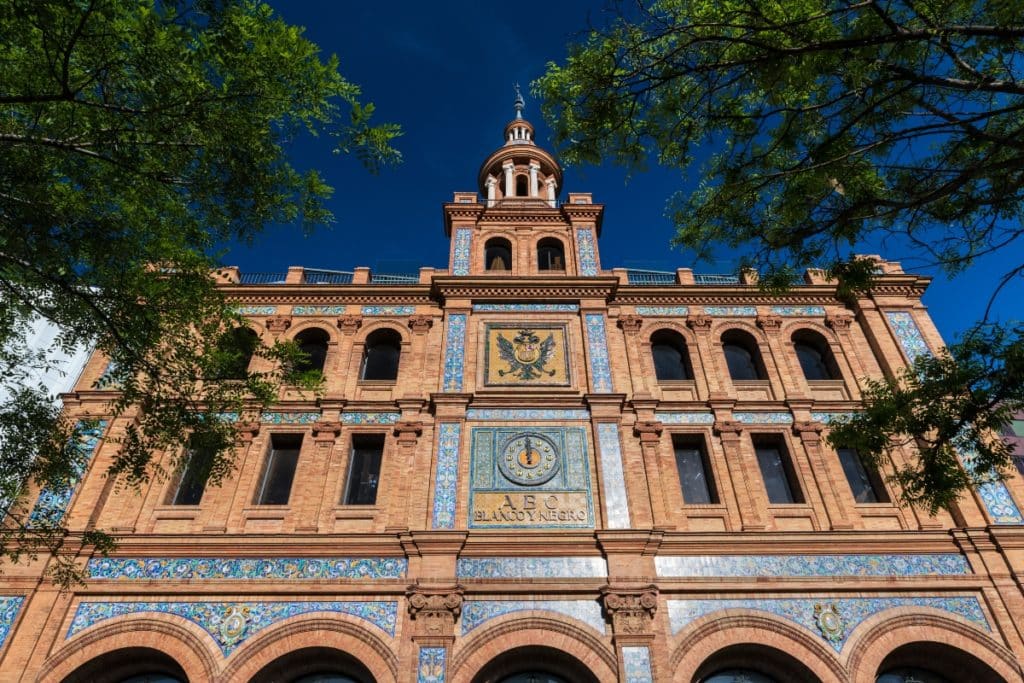 Edificio ABC Madrid obras Aníbal González fuera de Sevilla