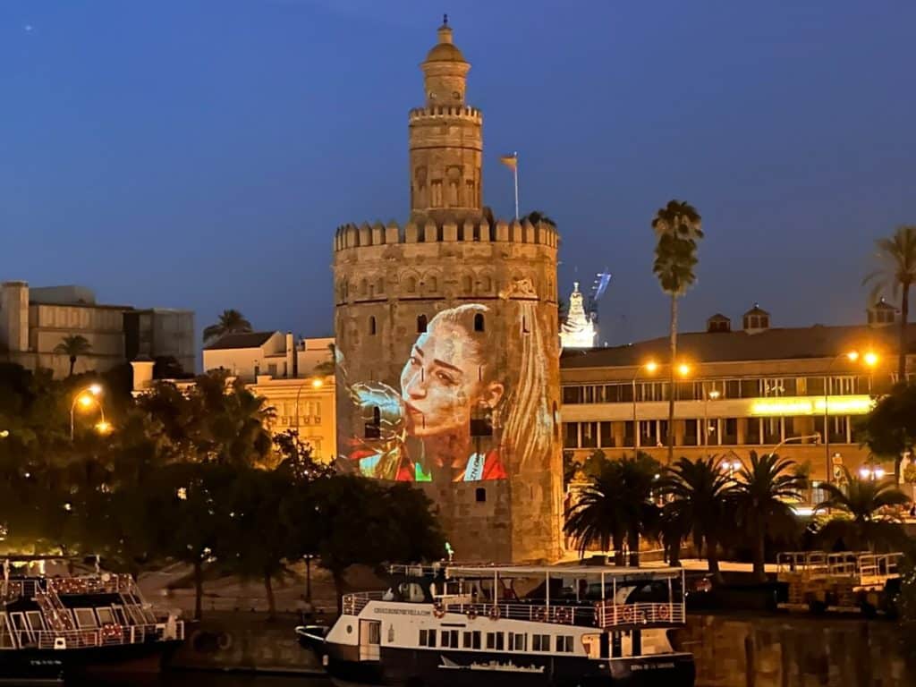 Torre del Oro ilumina Olga Carmona Sevilla Mundial Fútbol Femenino