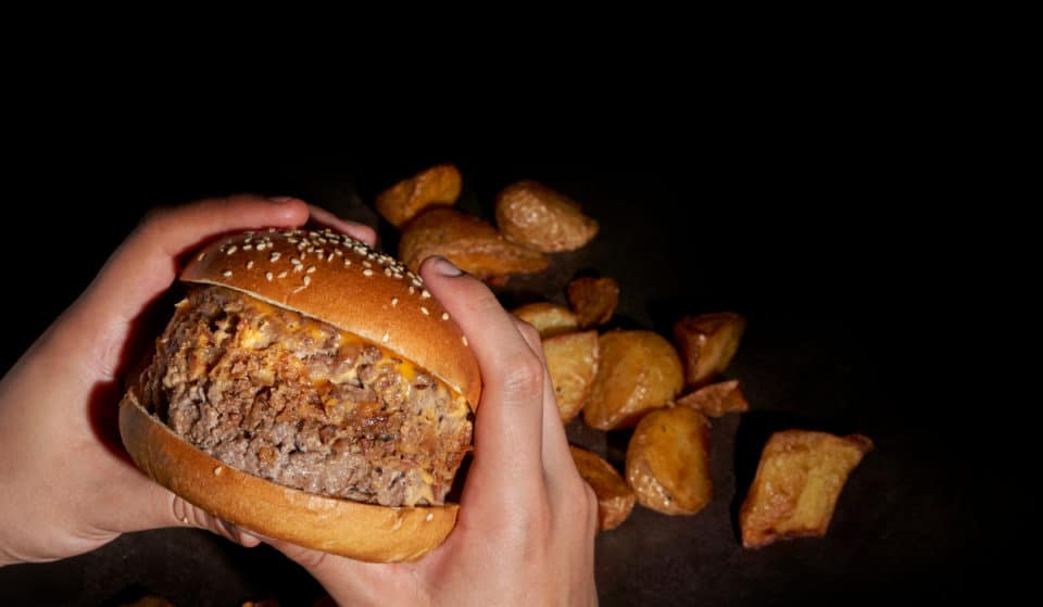 Una hamburguesería regala este martes diez mil hamburguesas en Sevilla: ¿cómo conseguirlas?