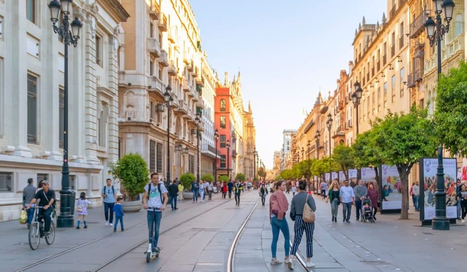 La Avenida de la Constitución es la segunda calle más transitada de España