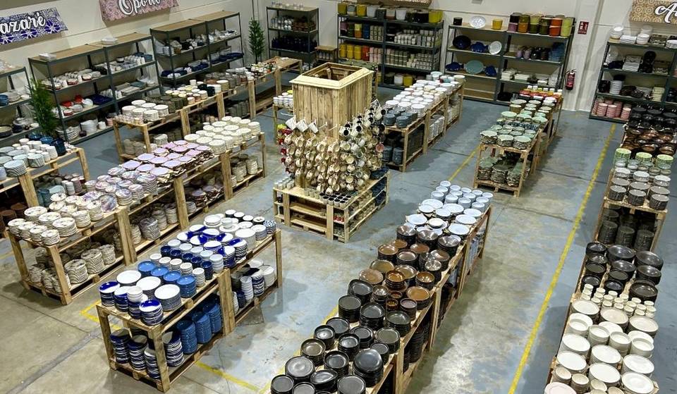 An outlet of ceramics by weight: more than 400 m2 where to find bargains in Seville