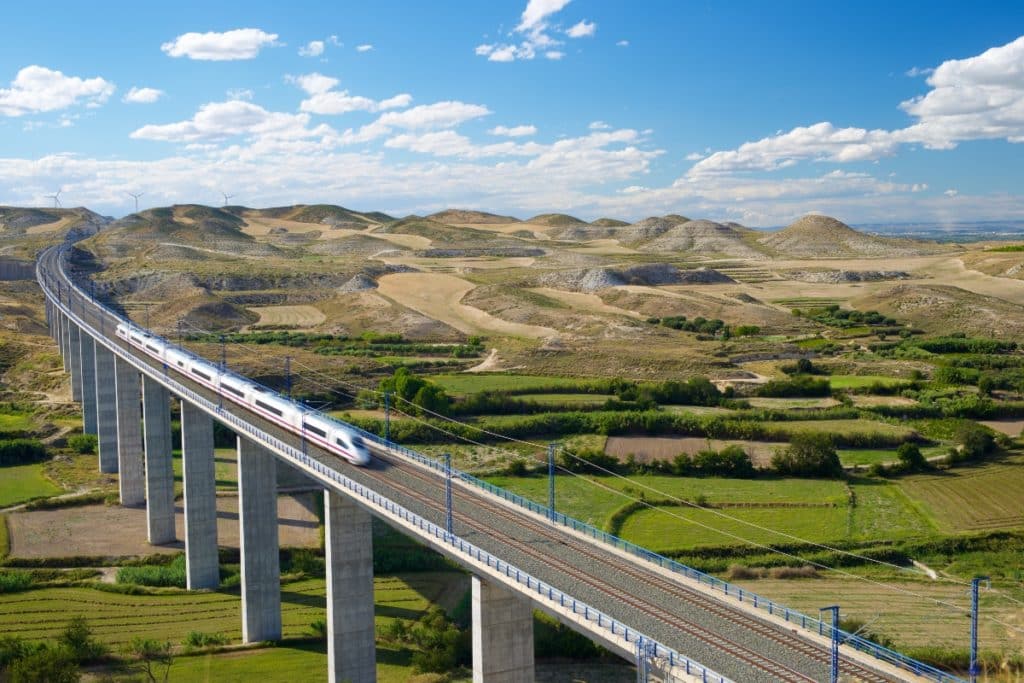 Renfe saca billetes entre Madrid y diferentes destinos desde 12€ por el Black Friday