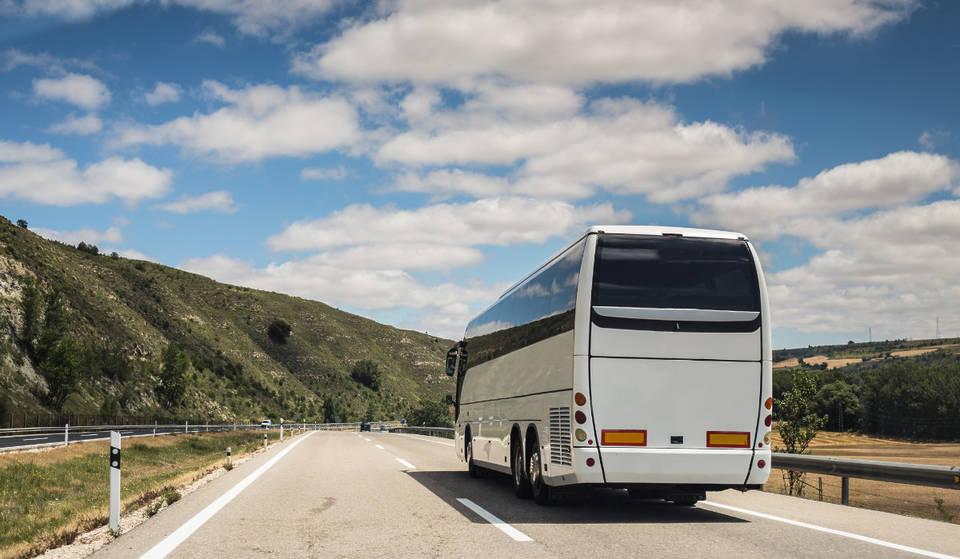 Cómo viajar gratis en autobús por España en 2024: así son los bonos gratuitos