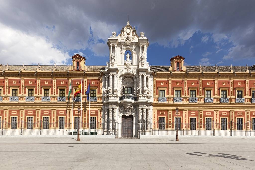 Edificios Sevilla albero y carmesí