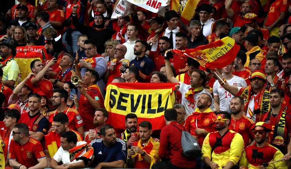 Two giant cinema screens to watch the Spain – France semifinal in Seville (and with bottles at 1 €)