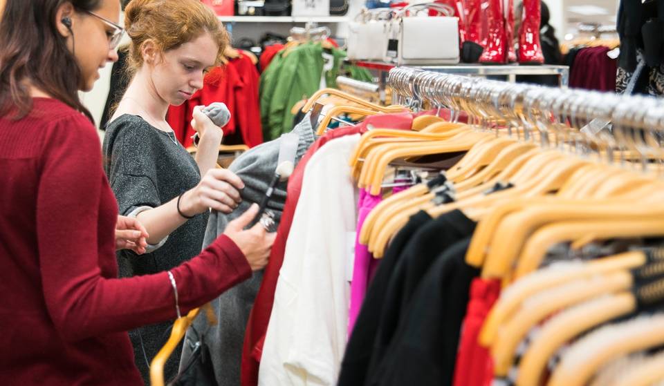 An ephemeral outlet with massive discounts on fashion, accessories and home this weekend in Seville