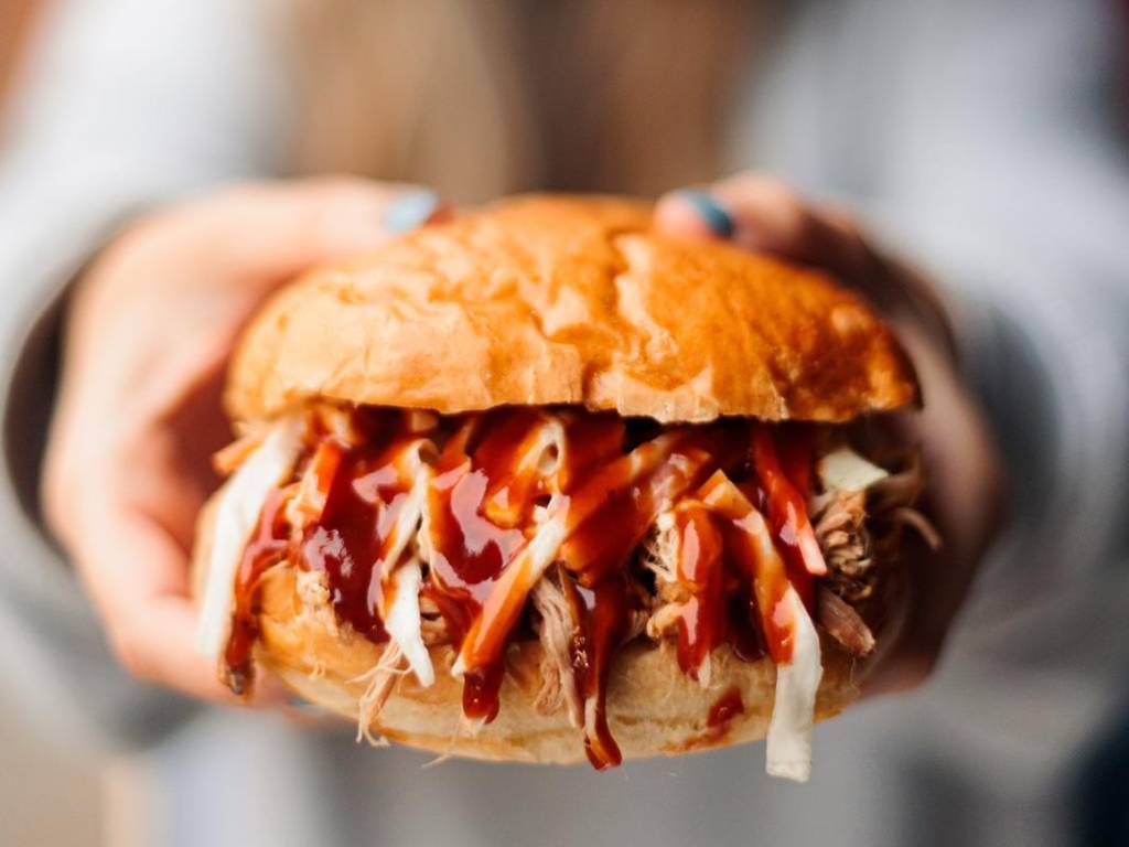 Ni montadito ni ‘smash burger’: los suculentos bocadillos de ‘pulled pork’ a los que querrás hincarle el diente