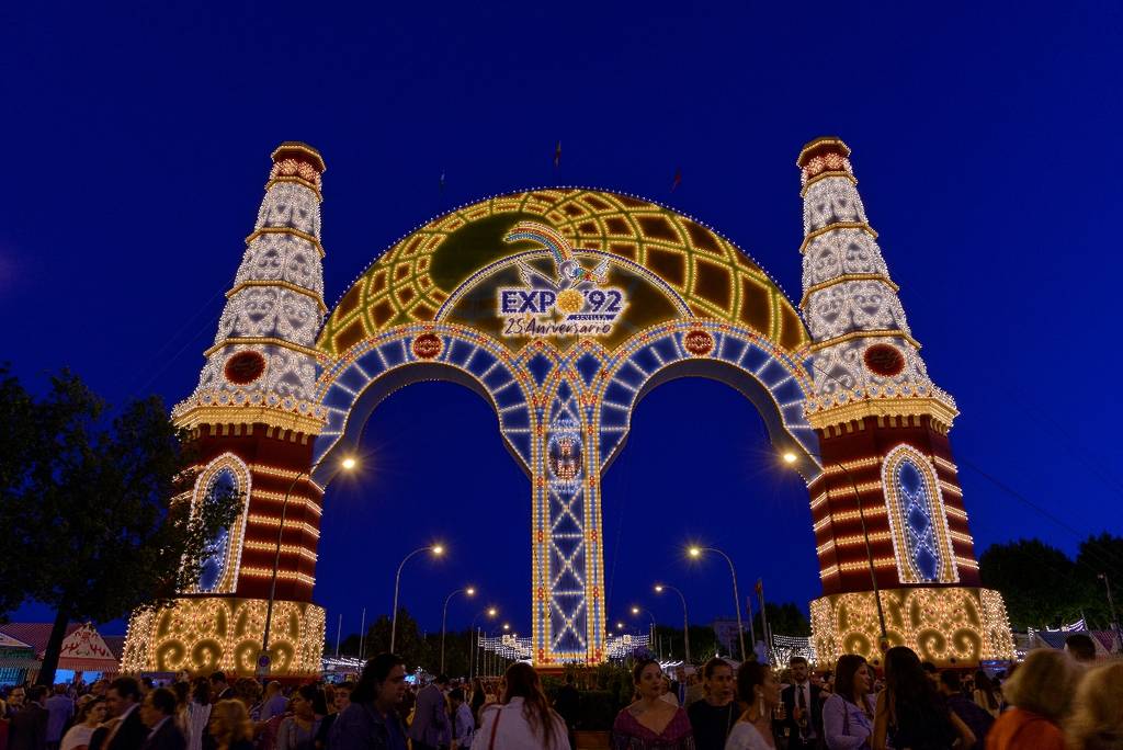 De la Plaza de España al Pabellón de Chile: un recorrido visual por las últimas 15 portadas de la Feria de Abril
