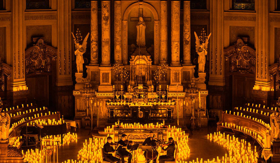 Candlelight apporte à Séville des mélodies d&rsquo;amour et des milliers de bougies pour une Saint-Valentin unique.