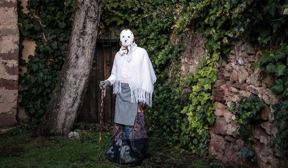 À seulement 50 kilomètres : le village de Séville avec l&rsquo;un des carnavals les plus singuliers à visiter au moins une fois dans sa vie.