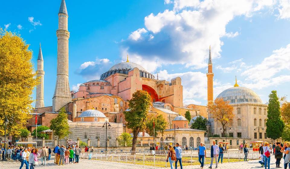 Seville and Istanbul, connected with daily flights from March from 65 euros