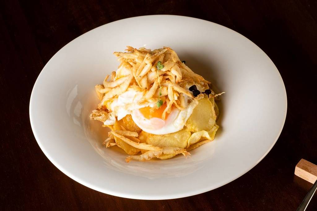 plaza Bar Plaza Huevos rotos con gambas de cristal