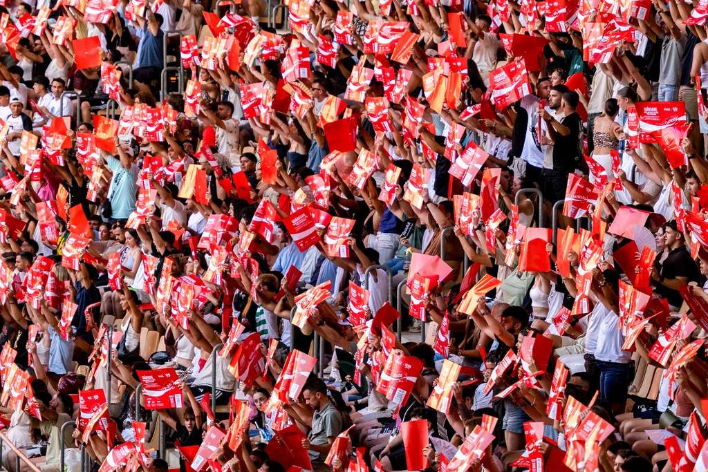 Coca-Cola sorprende en La Velada del Año V con un mosaico enorme