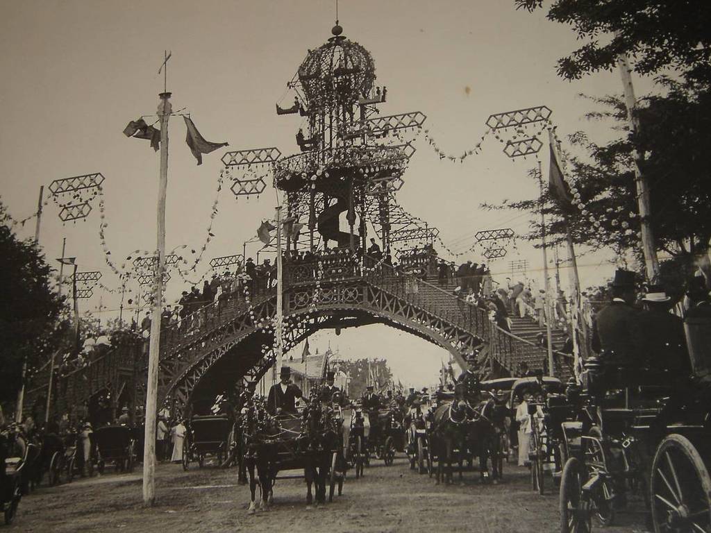 Pasarela feria Sevilla Prado puente eiffel hierro