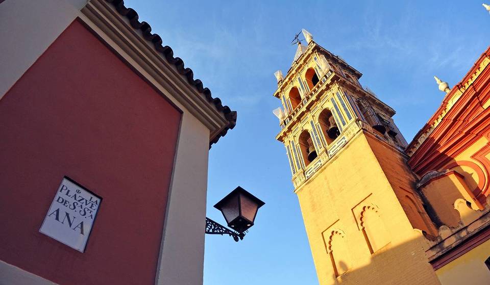 Christmas Poleá in Triana this Friday: the Plazuela de Santa Ana lights up with free flamenco and this historic dessert