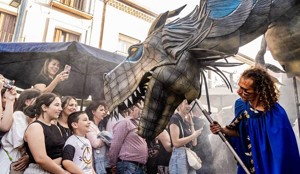 À 15 minutes de Séville : le marché médiéval et de Noël avec des dragons, du feu et des animations gratuites à ne pas manquer !