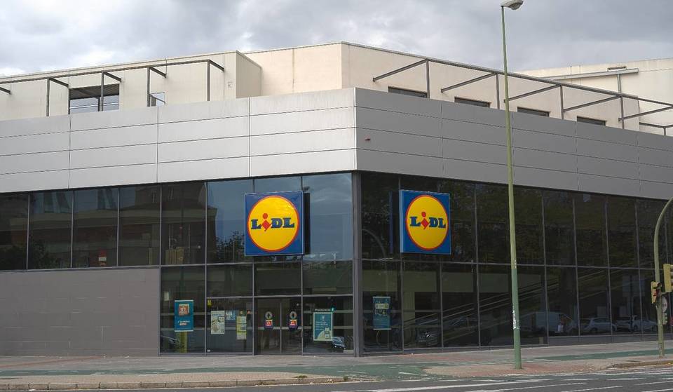 Which supermarkets are open in Seville this Holy Thursday and Good Friday? Hours and available stores