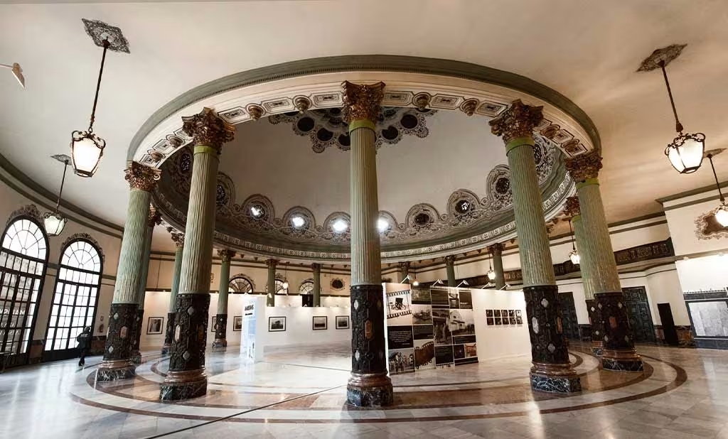 Interior of the Casino de la Exposición, showing the dome and its columns