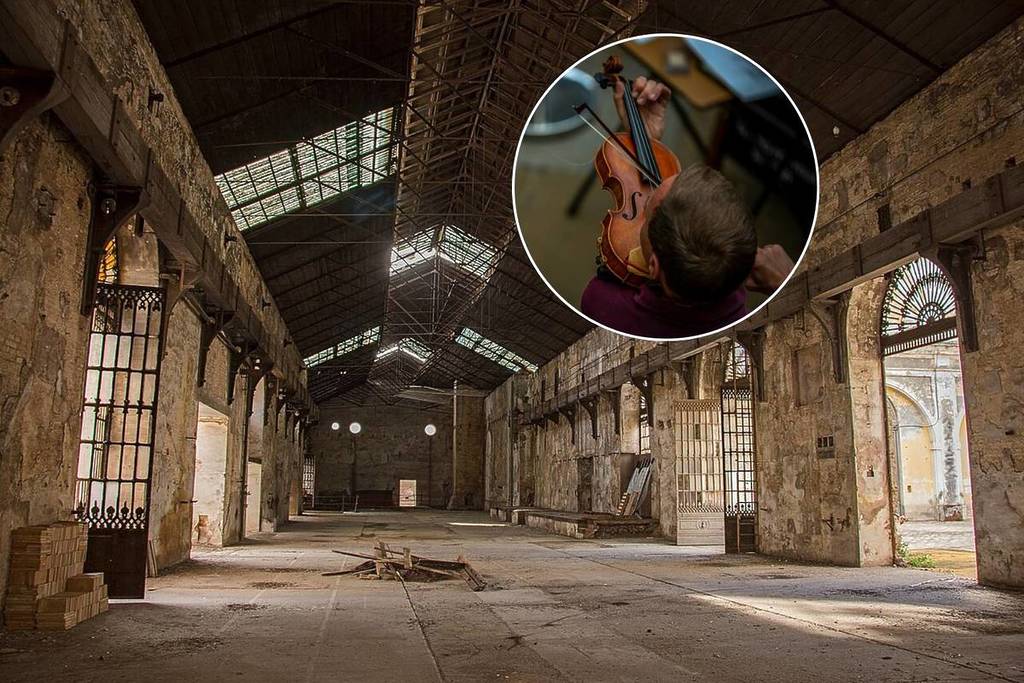 Musicien jouant du violon / intérieur industriel de la Real Fábrica de Artillería de Séville