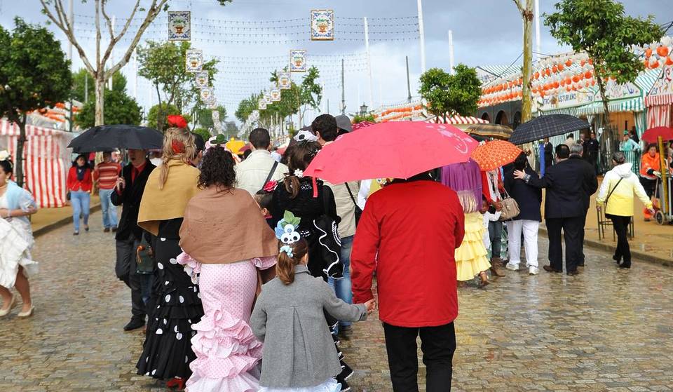 De los abanicos al paraguas: la AEMET confirma lluvias y tormentas justo para el cierre de la Feria de Sevilla 2026