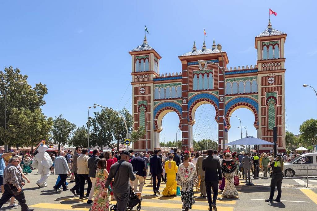 Traffic closures, U-turns, and restricted access until Monday in Seville due to the April Fair