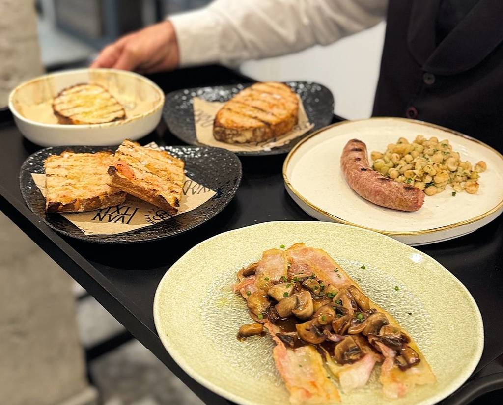 Desayunos con cuchillo y tenedor esmorzar de forquilla La Carmela Ivantxu Los Remedios