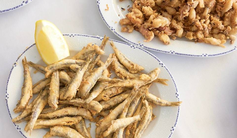El plan gratuito a 25 minutos de Sevilla para adelantarse a la Feria: degustación de ‘pescaíto frito y música en directo