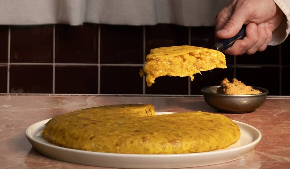 Une tortilla de pommes de terre inédite à Séville : elle est à la « pringá » et la version en sandwich coûte 10,50 €.
