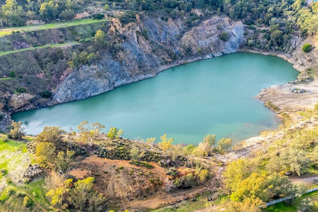 Lac Bleu Villanueva del Río y Minas Séville