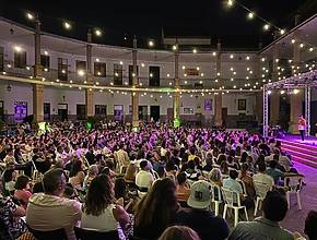 Este patio histórico de Triana estrena cine de verano por 4,50 euros y conciertos y chirigotas hasta septiembre