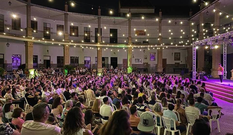 This historic courtyard in Triana is launching its summer movie series for 4.50 euros, along with concerts and chirigotas through September