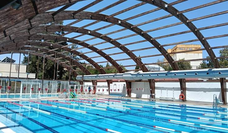 Seville is bringing forward the opening of its municipal swimming pools: they will open on an exceptional basis on weekends in June
