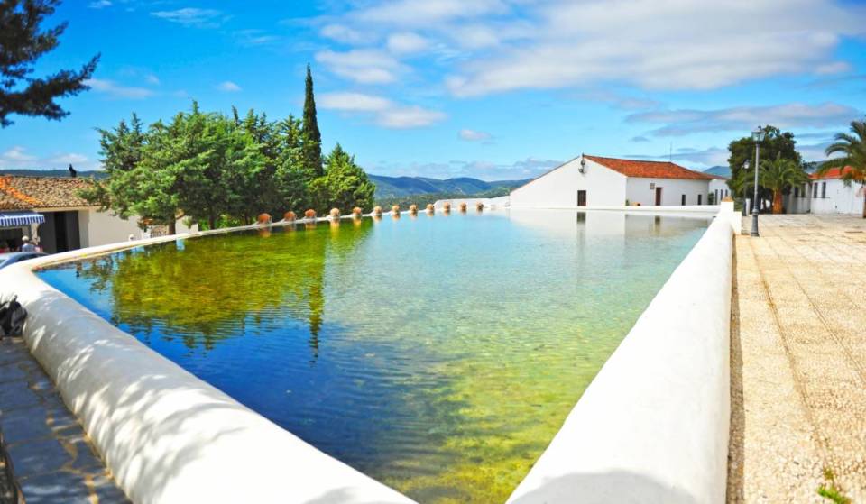 The Cañaveral de León lagoon kicks off its swimming season: an oasis in the center of this town, less than an hour and a half from Seville