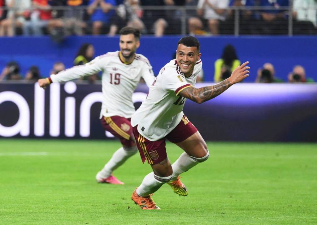 La finale de la Coupe du monde sera diffusée sur la Plaza de España : Séville installe un écran géant pour le match de dimanche