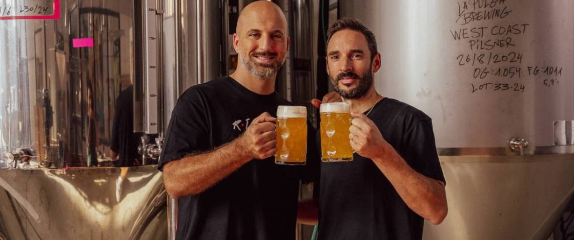 “A beer right next to the tank where it’s brewed”: the Río Azul brewery reopens its doors with 8 craft beer taps, gildas, and chicharrón from Cádiz