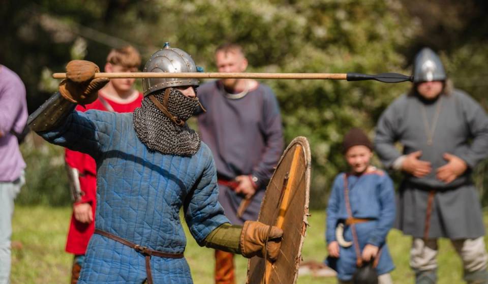 Le château de Las Guardas transforme son centre historique en village médiéval : défilés de géants, bouffons, tours de magie et ateliers ce week-end