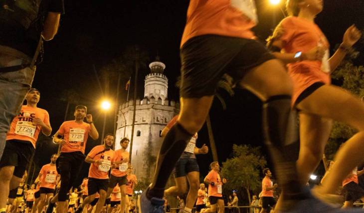 La Nocturna del Guadalquivir bate récord con 26.000 inscritos: recogida de dorsales y cortes de tráfico en Sevilla desde el jueves