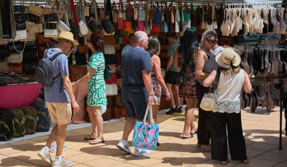 Le marché hebdomadaire de la province de Séville, avec plus de 150 stands où tu trouveras absolument de tout à des prix imbattables
