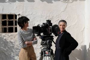 En 1977, el andaluz Agustín Gómez Arcos publicó ‘Ana no’ sin eco en su país; 47 años después, Paz Vega rueda en Sevilla su adaptación con Ángela Molina y Álvaro Morte en 35 mm