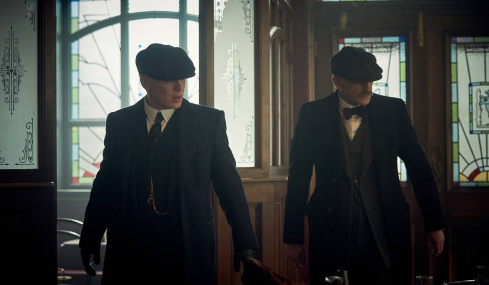Fai un salto nella Birmingham degli anni Venti direttamente da Torino con Candlelight: Peaky Blinders: il concerto a lume di candela che ti fa entrare nel mondo degli Shelby.