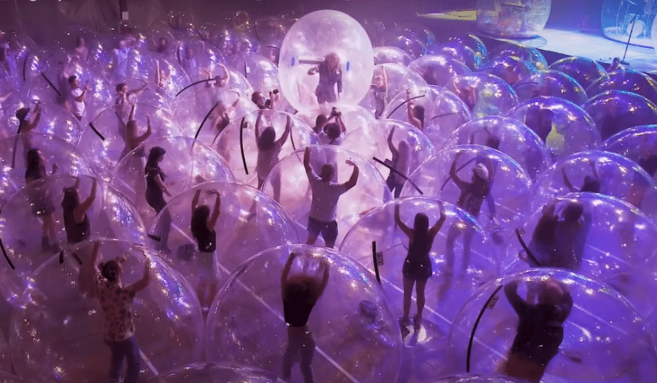 Insolite : un concert aux USA avec des bulles géantes fait le buzz !